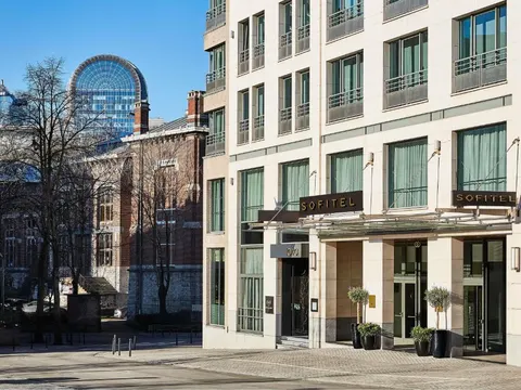 Gevel van hotel Sofitel Brussels Europe, aan de Place Jourdan, Brussel