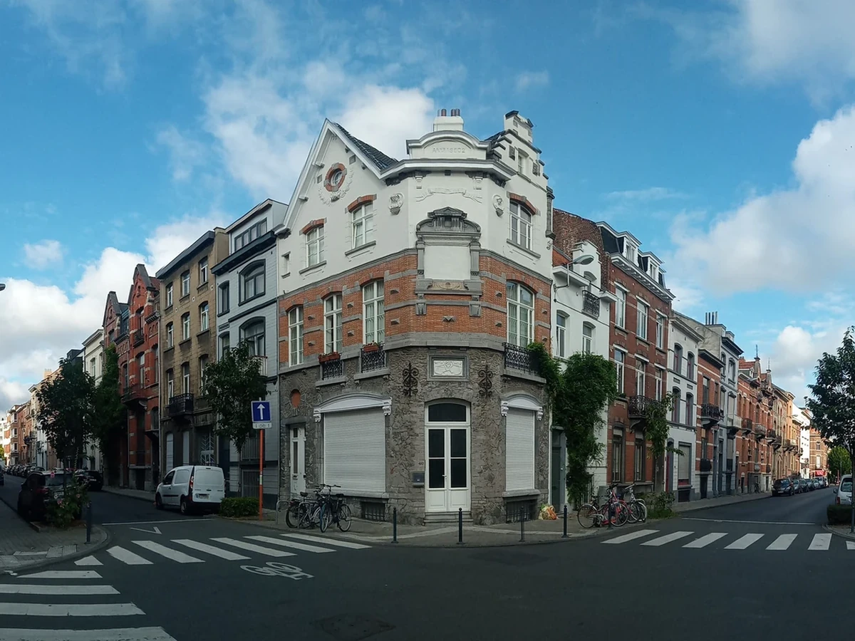 Straat met karakteristieke architectuur van Schaarbeek, Brussel